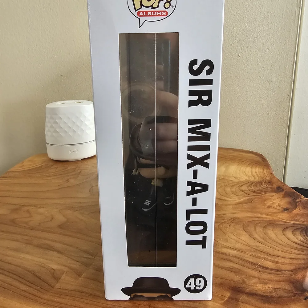 Funko Pop! Sir Mix-A-Lot Vinyl Figure - Black, Yellow, Blue - Picture 3 of 5